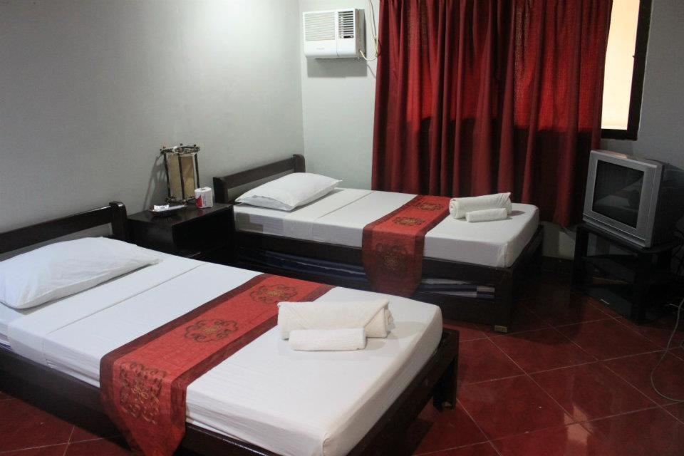 One Rover'S Place Hostel Puerto Princesa Room photo